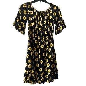 WOMEN’S BLACK DAISY DRESS SIZE SMALL